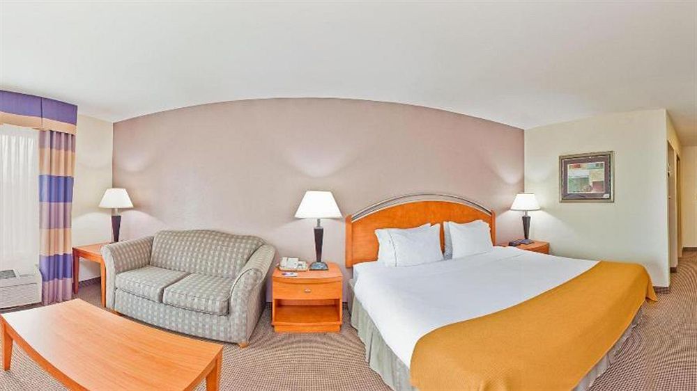Holiday Inn Express Forest City By Ihg Exteriér fotografie